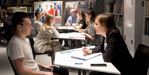 Студенты НГТУ встретились с руководителями ГАЗа в рамках кампании по набору стажеров на Дне открытых дверей 