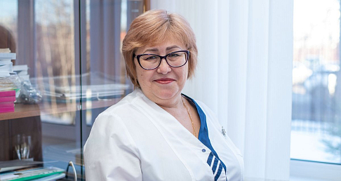 Старшая медсестра отделения профилактики ЦМП «ГАЗ» Елена Юдина увлекается алмазной мозаикой