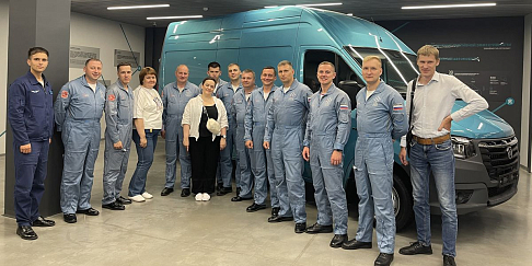 Авиационная группа высшего пилотажа «Стрижи» в минувшие выходные посетила Музей истории «ГАЗ»