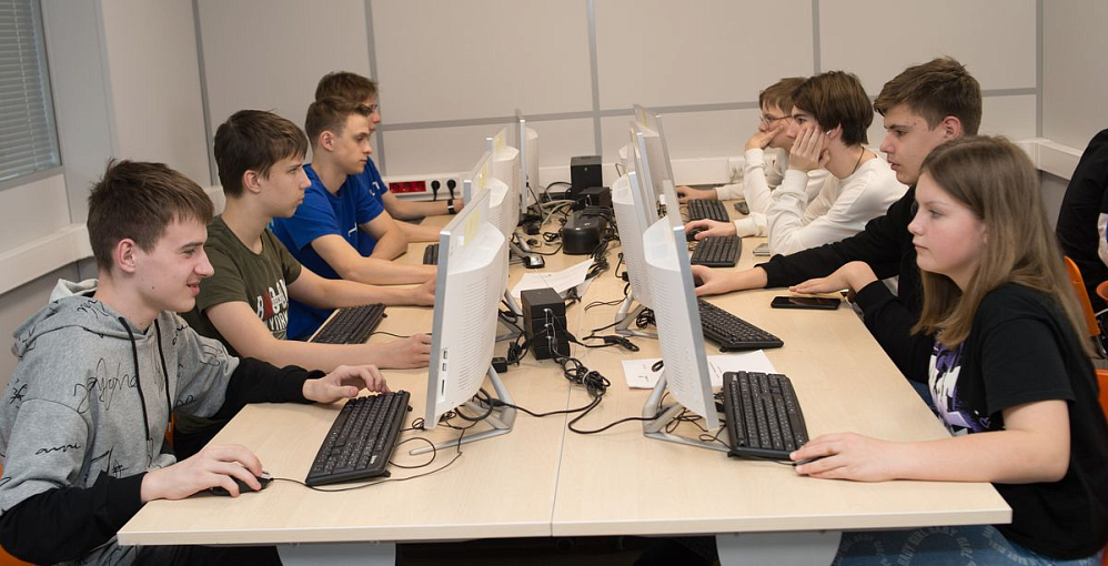 Четвертый чемпионат компетенций «ЮниорПрофи» для ребят, увлеченных научно-техническим творчеством, прошел на базе Горьковского автозавода