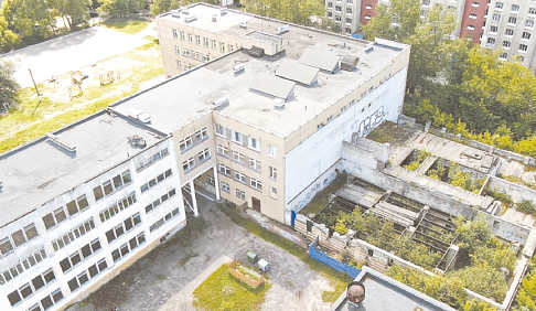 В школе №119 начался снос опасного пристроя
