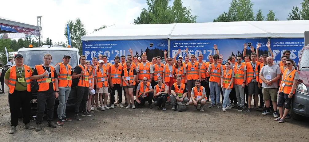 В Нижнем Новгороде состоялись соревнования  беспилотных транспортных средств «РобоКросс-2024»