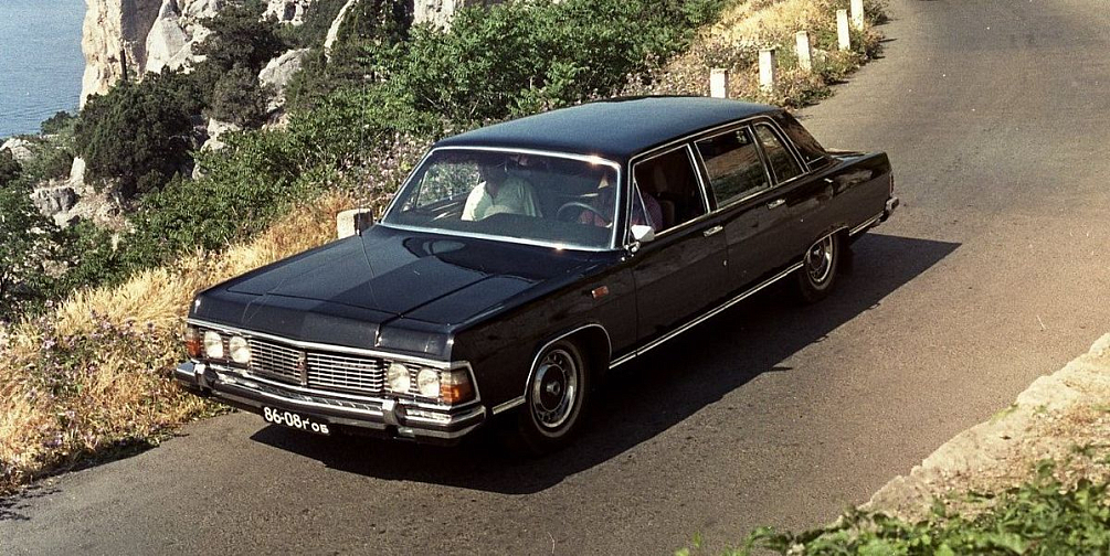 14 февраля 1976 года на Горьковском автозаводе были собраны первые образцы легкового автомобиля представительского класса «Чайка» ГАЗ-14