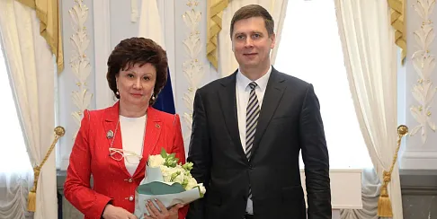 Заместитель губернатора Нижегородской области Андрей Гнеушев вручил государственные награды и почетные звания выдающимся нижегородцам