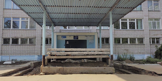 Входная группа автозаводской школы №111 будет отремонтирована к учебному году