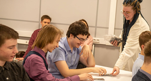 Ученики инженерно-технологических классов автозаводских школ приняли участие в профориентационном марафоне