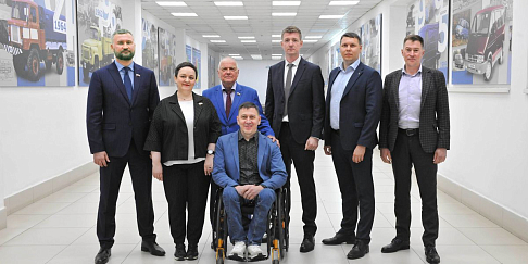 Более 150 сотрудников автозавода приняли участие во встрече с мэром города, депутатами, общественными деятелями и активистами