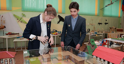 Более 300 работ представили юные нижегородцы на выставке «Творчество юных - любимому городу»