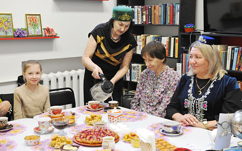 Пить чай согласно старинным татарским обычаям учились посетители библиотеки имени В.В. Маяковского