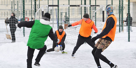 Товарищеский матч по футболу между студентами НАМТ и ветеранами СВО состоялся на спортплощадке техникума