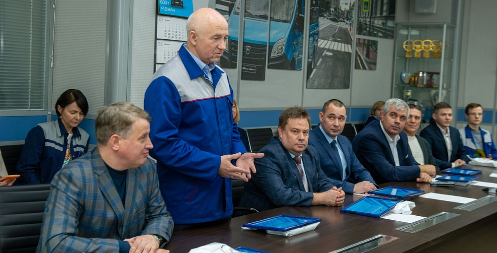 За участие в эвакуации жителей Курской области в августе 2024 года волонтеры Горьковского автозавода получили благодарственные письма руководства компании