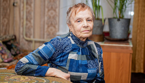 Более 20 лет растут финиковые пальмы у ветерана Горьковского автозавода Евгении Богуцкой