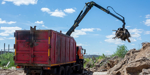 Несанкционированные свалки ликвидируют в Автозаводском районе