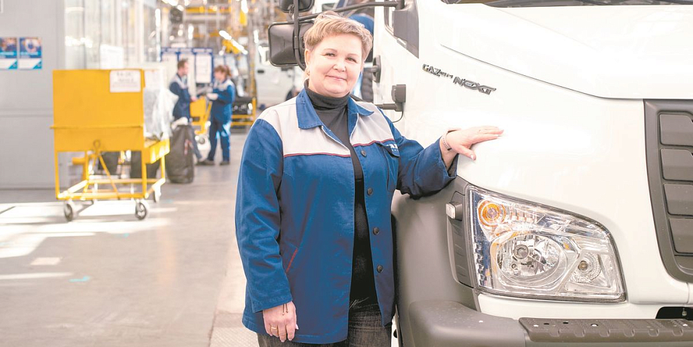 Бригадира Марину Фомину на ее родном конвейере № 4 ПГА знают не только как высококлассного специалиста, но и как отличного кондитера