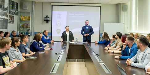 Депутаты городской Думы Нижнего Новгорода – сотрудники автозавода Мария Кузнецова и Валерий Скакодуб - встретились с работниками предприятия