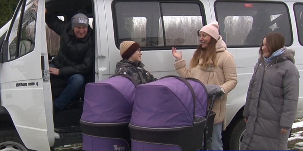 Многодетная семья Удаловых из Ковернинского округа получила полноприводный микроавтобус «Газель БИЗНЕС»