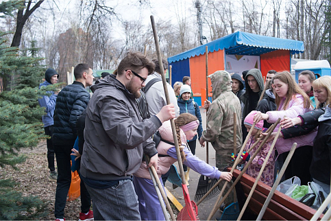 Субботник в Автозаводском парке