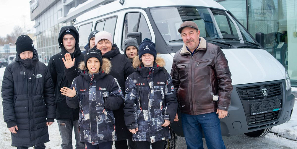 Полноприводный микроавтобус «Газель БИЗНЕС» получила многодетная семья Щипакиных из Чкаловского района