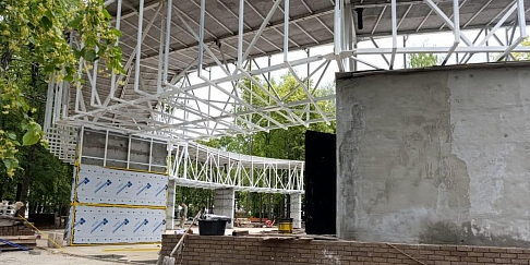 В Павловском парке им. 40-летия ВЛКСМ модернизируют танцевальную площадку 