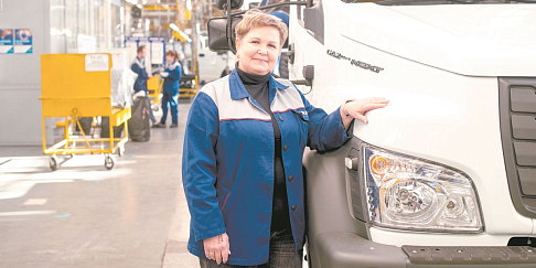 Бригадира Марину Фомину на ее родном конвейере № 4 ПГА знают не только как высококлассного специалиста, но и как отличного кондитера