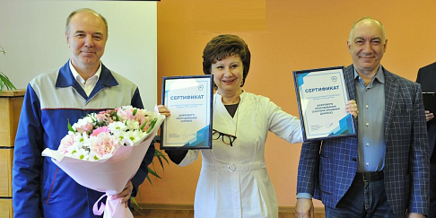 Сертификаты на новую медтехнику подарили руководители Горьковского автозавода медикам ЦМП «ГАЗ» в преддверии их профессионального праздника