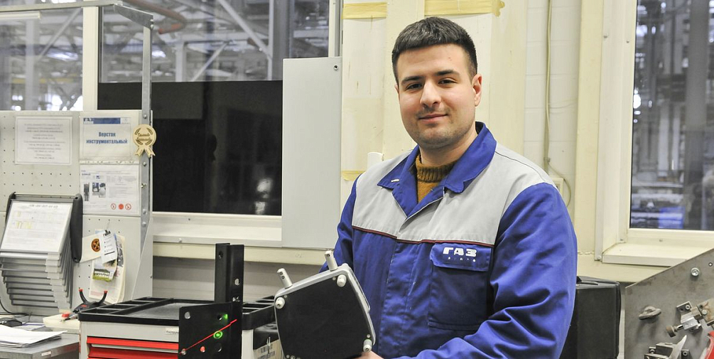 Руслан Бизяев считает плюсами работы на автозаводе стабильность, карьерный рост, дружный коллектив, корпоративные мероприятия