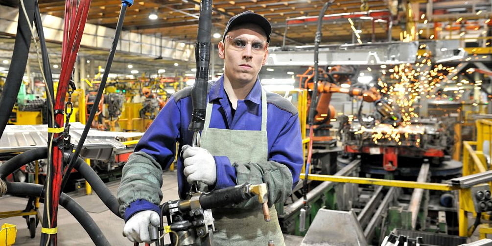 «На автозаводе есть все условия для развития», - Максим Чибисов, сварщик МКС ЦСС ЦМК