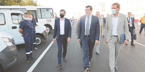 Губернатор Нижегородской области Глеб Никитин и глава Нижнего Новгорода Юрий Шалабаев передали муниципальным предприятиям города первую партию новой коммунальной техники, в том числе машины «Группы ГАЗ»