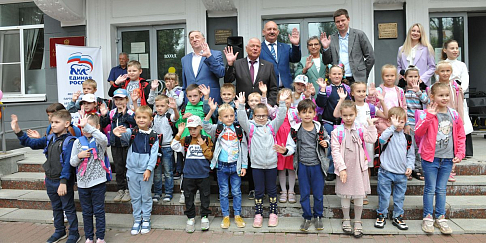 Благотворительная акция «Школьный портфель» прошла в Автозаводском районе: подарки получили 30 первоклассников из многодетных семей