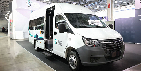 Туристический автобус малого класса в комплектации «Люкс» представила ГК «СТТ» выставке NAIS 2025