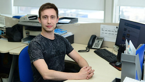 Ведущий специалист департамента по закупкам силовых агрегатов Иван Вязов представил на конкурс «Твои таланты, профсоюз!» живописные работы