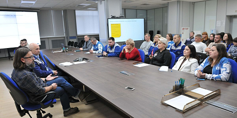 Сотрудники завода обсудили проекты благоустройства территорий с разработчиком бренд-кода Автозаводского района