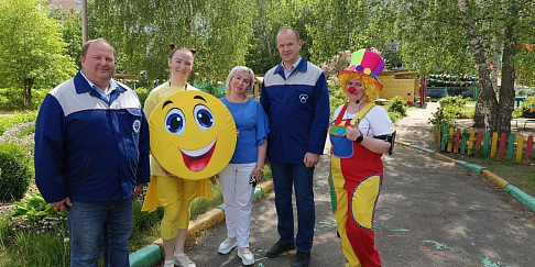 Более 50 детских садов Автозаводского района к 1 июня по традиции получили подарки от Горьковского автозавода