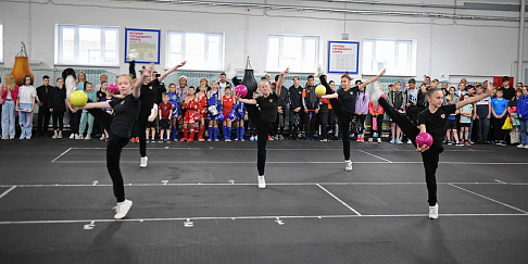 В спорткомплексе «Чайка», реконструированном по программе «Новый социальный вектор, прошел фестиваль спорта, посвященный Дню молодежи