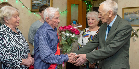 Алексей Цебулаев, 37 лет проработавший в кинолаборатории Горьковского автозавода, отметил 100-летие