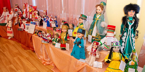 Выставка авторских кукол «Народов много - Россия одна» прошла в детсаду №116