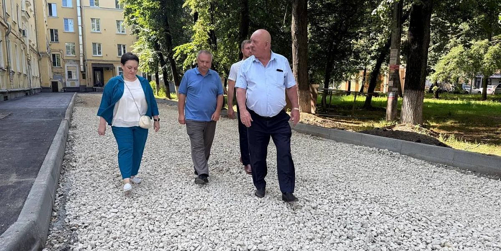 Асфальтовое покрытие более 70 дворовых территорий отремонтируют в этом году в Автозаводском районе