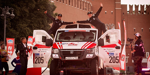 Команда «ГАЗ Рейд Спорт» завоевала четыре медали на главном старте сезона - международном ралли-марафоне «Шелковый путь» (видео)