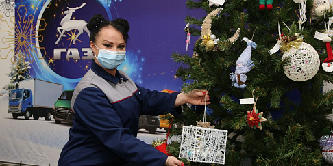 Новогодняя фантазия: конкурс елочных игрушек устроили в ПГА