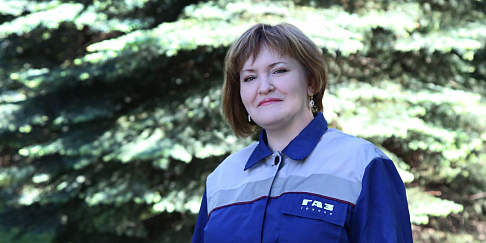 Машинист крана производства автомобильных агрегатов ПАО «ГАЗ» Елена Кава - участник конкурса «Твои таланты, профсоюз!» как свадебных дел мастер