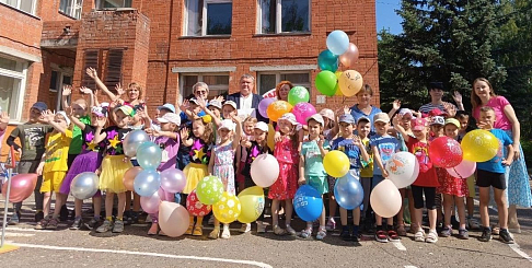 Представители дивизиона «Автокомпоненты» в преддверии Дня защиты детей посетили подшефный детсад №37