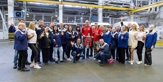 Амбассадоры Кубка России по футболу впечатлились работой производства на ГАЗе и встретились с сотрудниками предприятия