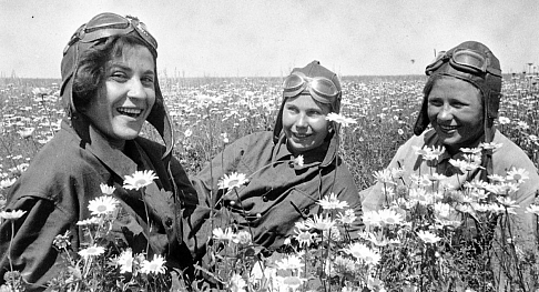 Мемориальная выставка «На крыльях Победы» работает на улице Большой Покровской напротив Театра драмы