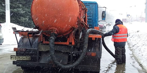 На 15 улицах Автозаводского района откачивают талые воды 