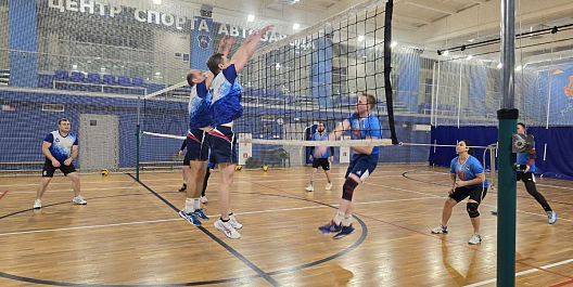 Волейбольный матч между сборными молодых специалистов и руководителей состоялся в Центре спорта Автозавода
