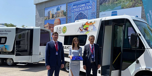 Детский мобильный технопарк «Кванториум» на базе автомобиля «ГАЗель Next Citiline» передала Бухаре Нижегородская область