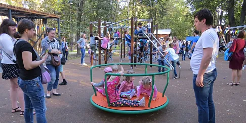 Ремонт детских площадок проходит в Автозаводском районе