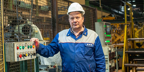 Долгие годы трудятся на прессово-рамном заводе братья Раздымаха