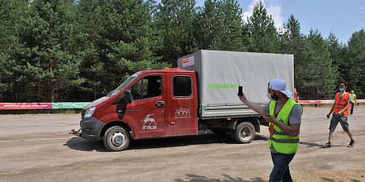 Жаркие старты: на испытательном полигоне ГАЗа прошел «РобоКросс-2021» (видео)