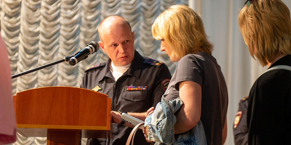 Полковник полиции Олег Соколов на встрече с коллективом Горьковского автозавода рассказал о распространенных видах кибермошенничеств